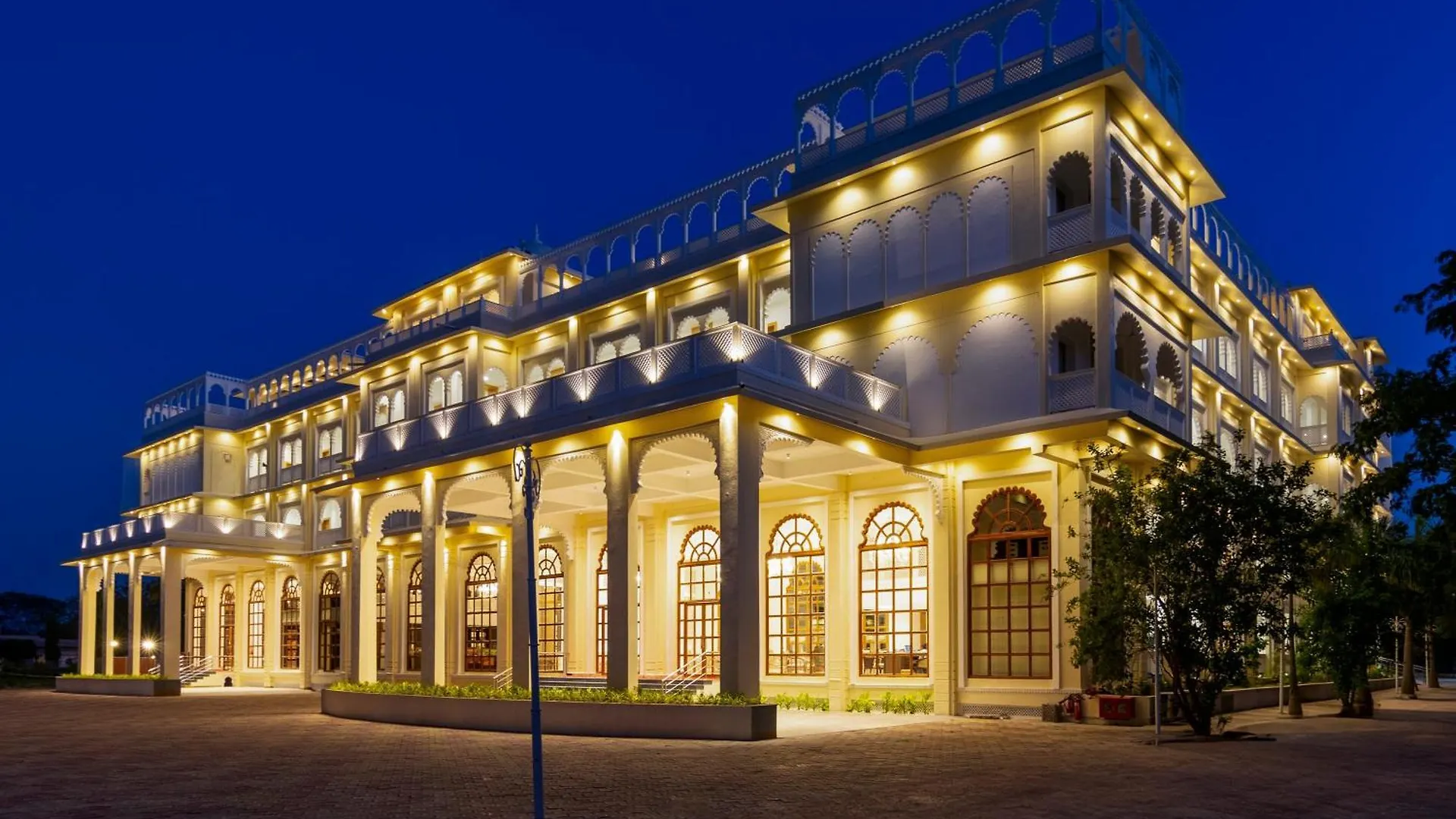 **** Hotel Sterling Aravalli Udaipur India