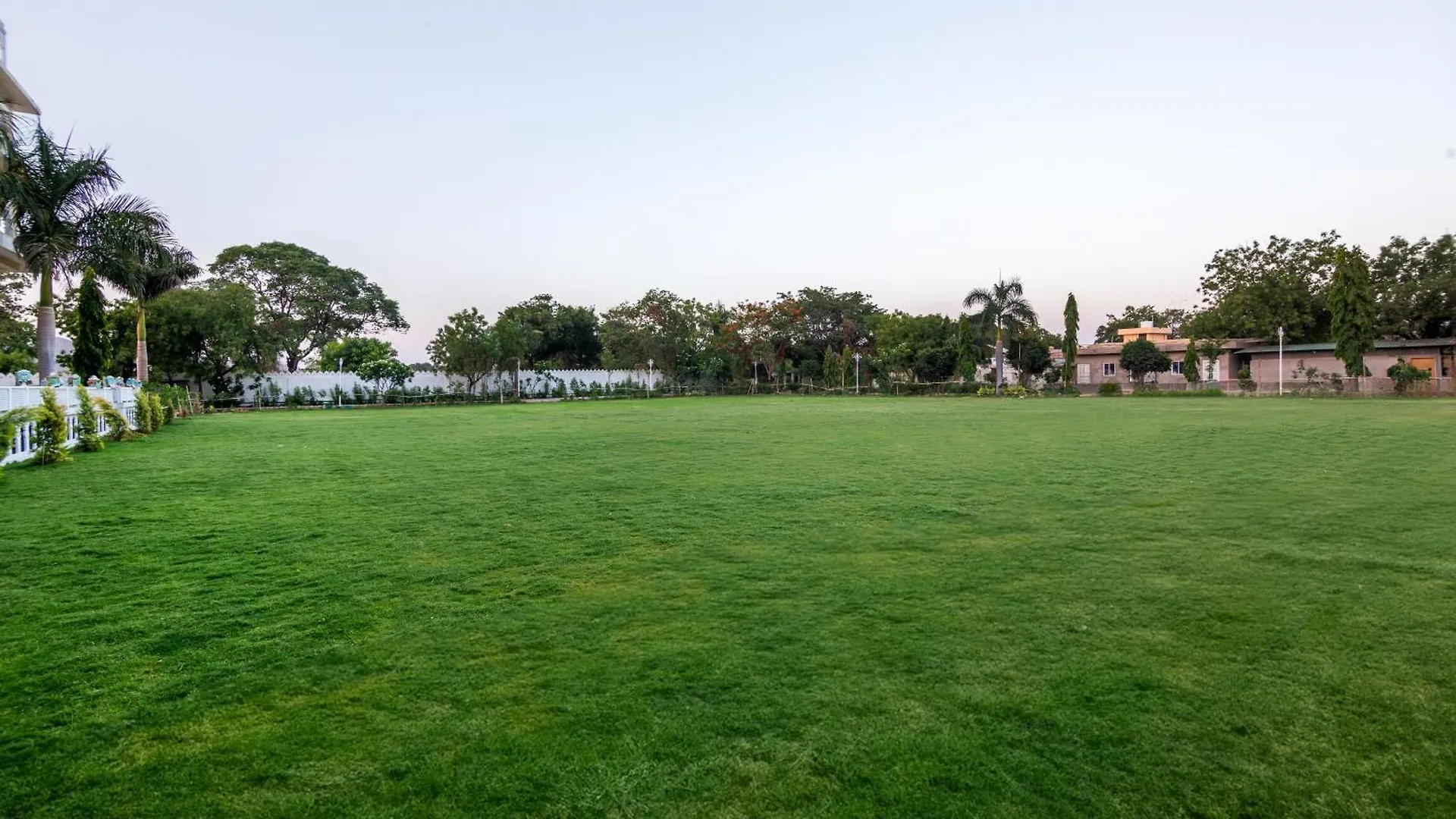 **** Hotel Sterling Aravalli Udaipur India